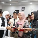 Gubernur Khofifah bansos