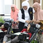 Gubernur Khofifah bansos