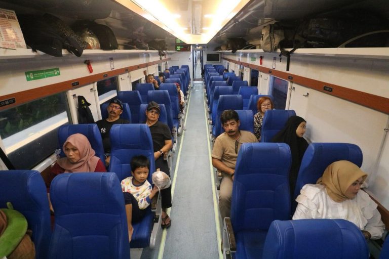 Kereta Ekonomi New Generation Mulai Beroperasi di KA Jayabaya.