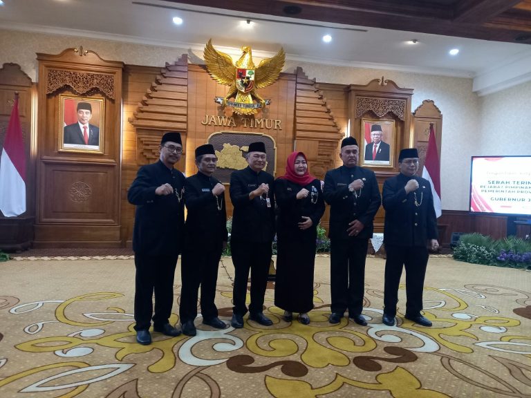 Gubernur Khofifah Lantik 4 Pejabat Eselon II, Aftabuddin Karo Perekonomian