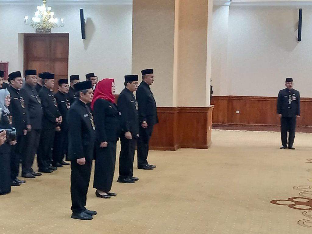 khofifah lantik 4 pejabat