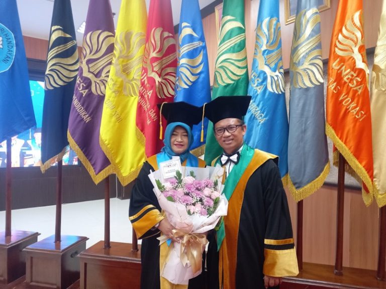 Patut Dicontoh, Suami Istri Dapat Gelar Guru Besar UNESA bersamaan
