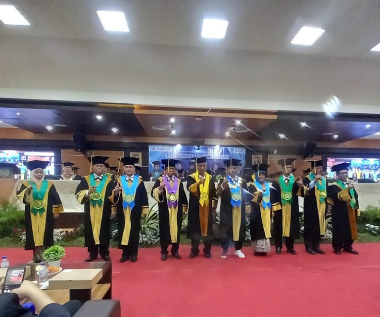 Kukuhkan 8 Guru Besar, Rektor UNESA Targetkan Tahun Depan Minimal 30 Gubes