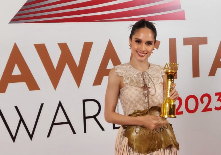 Cinta Laura Raih Penghargaan Nawacita Awards 2023 Bersama Ery Cahyadi