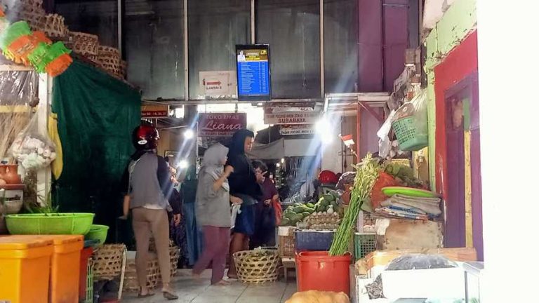 Lima Pasar di Surabaya Dipasang Layar Monitor Harga Bahan Pokok