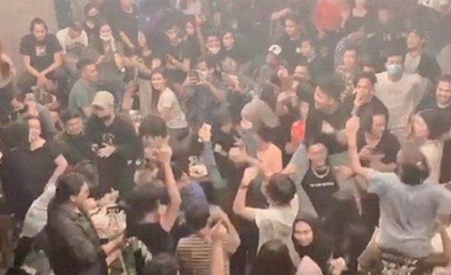 Polisi Bongkar Pesta Seks Orgy