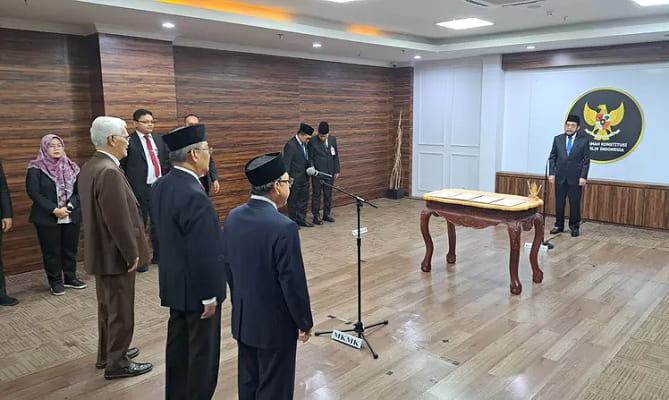 Ketua MK Anwar Usman Lantik Tiga Anggota