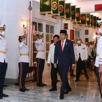 Presiden Jokowi Pimpin Upacara Parade Senja di Kementerian Pertahanan