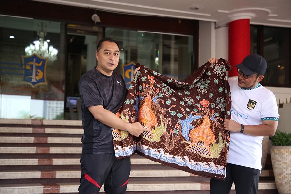 Wali Kota Eri Cahyadi Apresiasi Batik Motif Surabaya