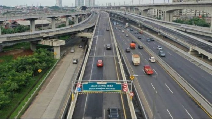 Puluhan Mobil Pecah Ban di Jalan Tol