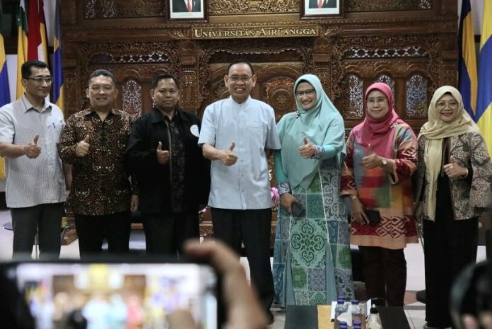 Rektor UNAIR Kukuhkan Enam Guru Besar