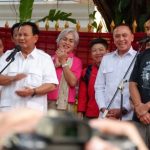 kaesang pakai kaus prabowo