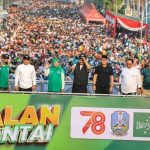 Ratusan Ribu Masyarakat Meriahkan Jalan Santai Hari Santri 2023, Gubernur Khofifah: Tarikan Napas Masyarakat Jawa Timur Adalah Menjaga NKRI