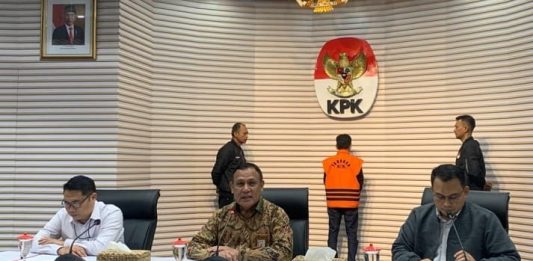 KPK Resmi Umumkan Tiga Tersangka Kasus Korupsi