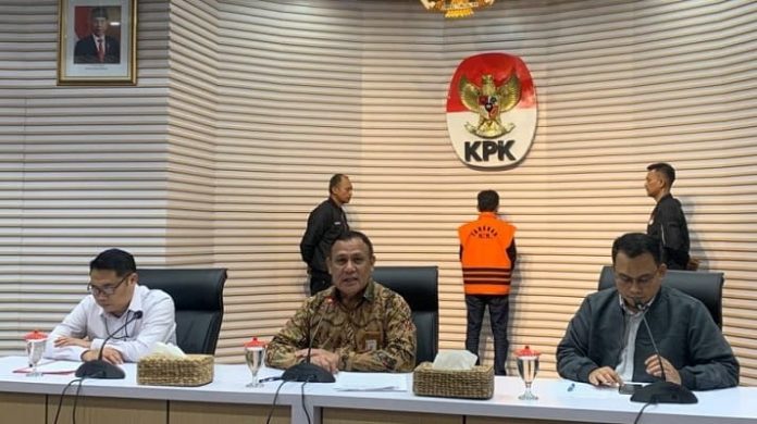 KPK Resmi Umumkan Tiga Tersangka Kasus Korupsi