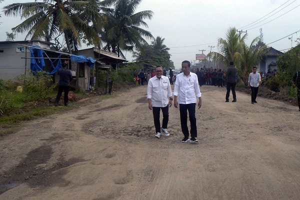 Presiden Jokowi Cek Perbaikan Jalan Dajjal