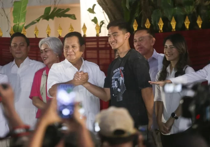 kaesang pakai kaus prabowo