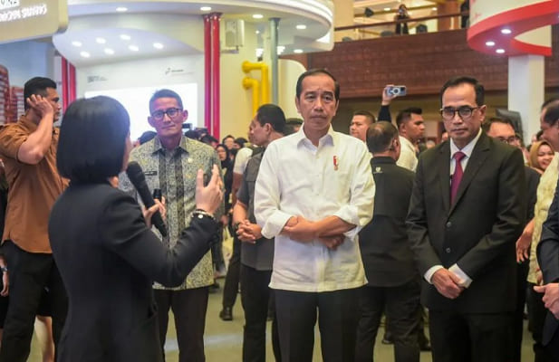 Presiden Jokowi Tinjau Pameran Hub Space