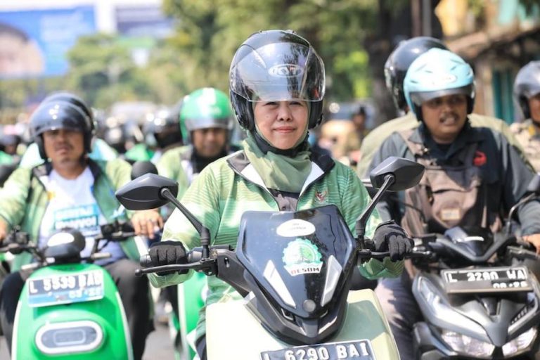 Pegawai PLN diajak Konvoi 1.588 Motor Listrik Bareng Gubernur
