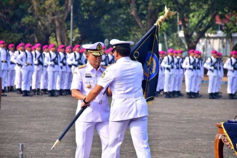 Sertijab Depan Kasal, Laksma TNl Sisyani Jaffar Resmi Jabat Komandan Puspenerbal