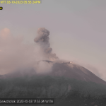 Gunung Ili Lewotolok meletus