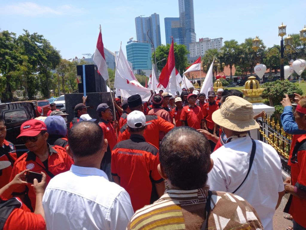 Warga Nganjuk Demo