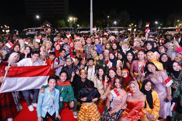 Gubernur Khofifah Ajak 390 Peserta Program Pertukaran Mahasiswa Merdeka (PMM) Perkuat Persatuan Bangsa