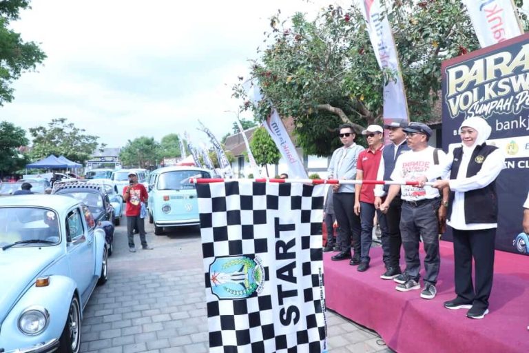 Lepas Parade VW Sumpah Pemuda ,Gubernur Khofifah: Ajang Pererat Persaudaraan dan Kekeluargaan