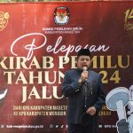 Tiba di Pendopo, KPU Jatim Serah Terimakan Bendera Kirab ke KPU Wonogiri Jateng.