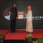 Wali Kota Eri Cahyadi Raih Penghargaan The Right Man On The Right Place