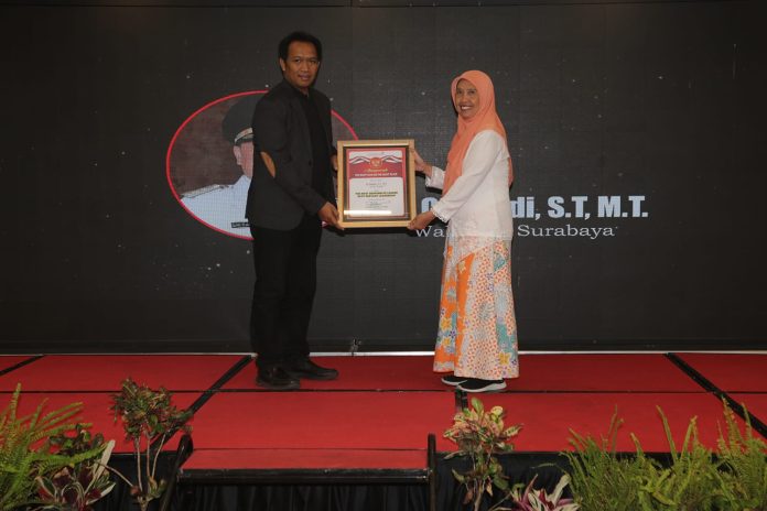 Wali Kota Eri Cahyadi Raih Penghargaan The Right Man On The Right Place