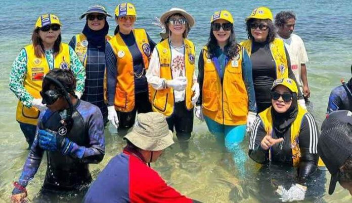Lions Internasional D-307 B2 Indonesia & MS Tanam 1000 Terumbu Karang di Perairan Labuan Bajo