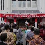 Wali Kota Eri Cahyadi Imbau ASN dan Non ASN Pemkot Surabaya Rutin Salat Jamaah di Masjid.