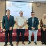 Kiri ke kanan : DR. dr. Sutrisno, Sp.OG(K) – Ketua IDI Wilayah Jawa Timur, DR Dr Moh. Adib Khumaidi, SpOT – Ketua Umum PB IDI, Dr Budi Himawan, SpU – Ketua IDI Cabang Lamongan & Ketua Panitia HUT IDI Ke-73, Dr. Hilda, Kabiro P2P Dinas Kesehatan Kabupaten Lamongan.