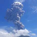 Gunung Ili Lewotolok meletus
