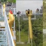 Viral Jembatan Kaca di Wisata The Geong Banyumas Pecah, 2 Orang Terjatuh serta 1 Meninggal Dunia.