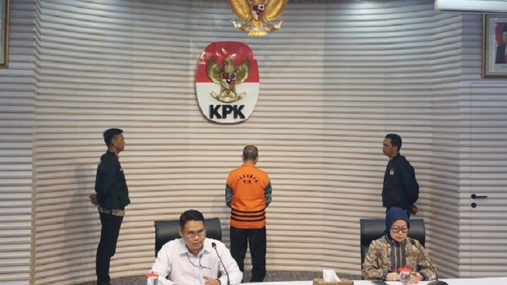 KPK Tahan Tersangka Korupsi Stadion Mandala