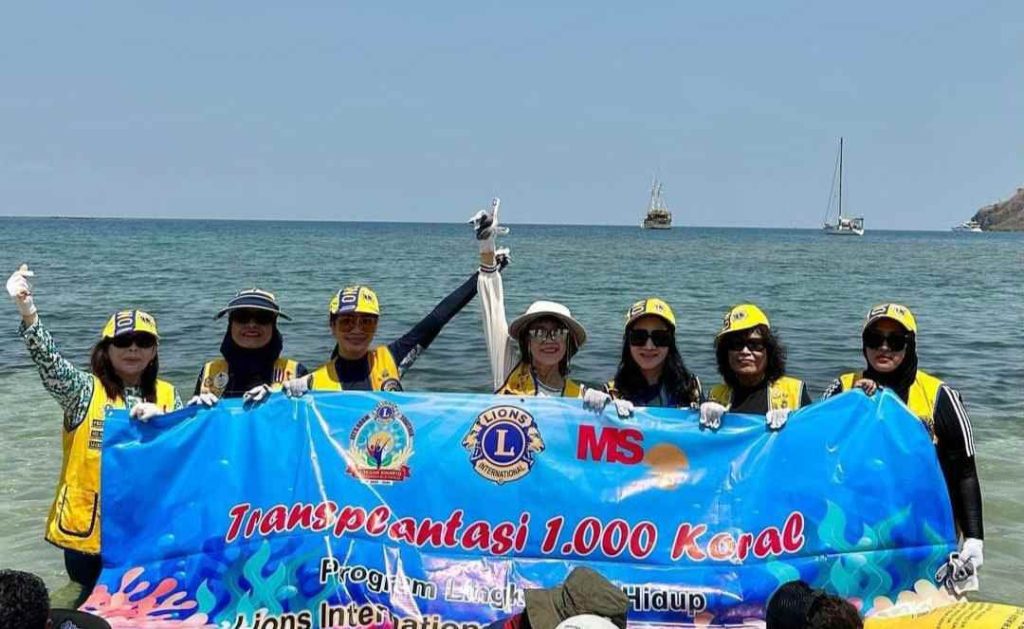 Lions Internasional D-307 B2 Indonesia & MS Tanam 1000 Terumbu Karang di Perairan Labuan Bajo