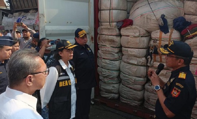 Menteri Jokowi Musnahkan Barang Bekas Impor Ilegal