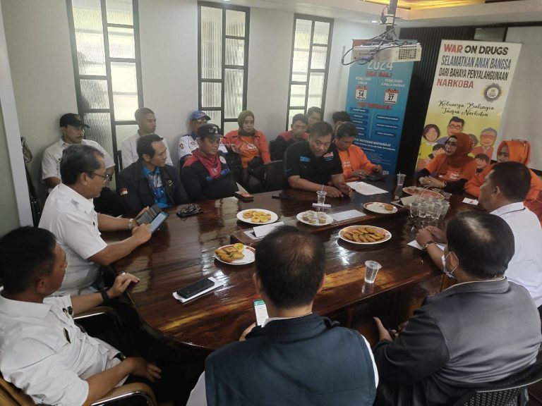 Pj Wali Kota Bandung Terima Aspirasi Ratusan Buruh Terkait Kenaikan UMK 2024