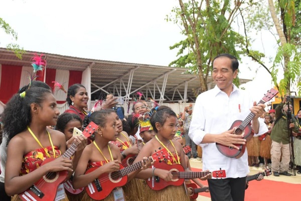 Lantunan Musik Ukulele Sambut Kehadiran Presiden Jokowi