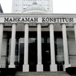 Gugatan Usia Hakim MK