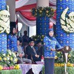Gubernur Khofifah Pimpin Upacara HUT KORPRI di Grahadi