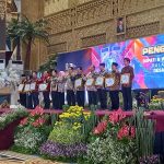 Khofifah Ajak Perangkat Desa Sukseskan Pesta Demokrasi 2024