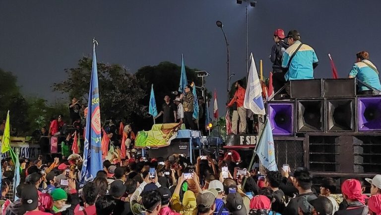 20 Ribu Buruh Demo Sampai Malam ditemui Sekdaprov Jatim