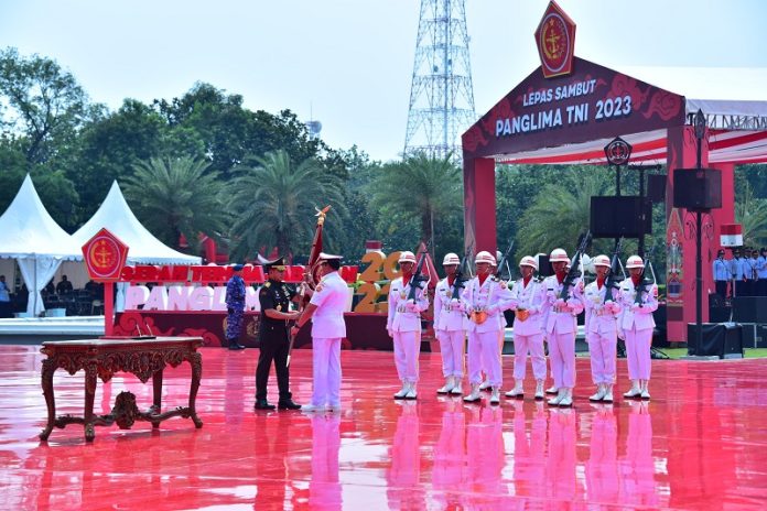 Komandan Puspenerbal Saksikan Sertijab Panglima TNl di Palza Mabes TNl Cilangkap