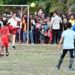Presiden Jokowi Main Sepak Bola dengan Pelajar Biak Numfor di Lapangan Sorido.