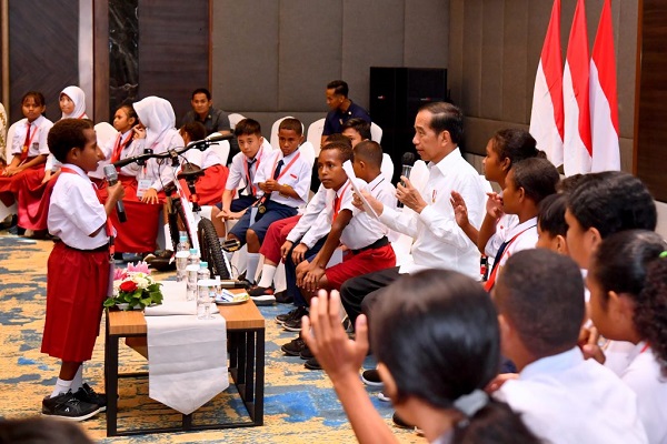 Saat Anak Papua Tanya Presiden Jokowi
