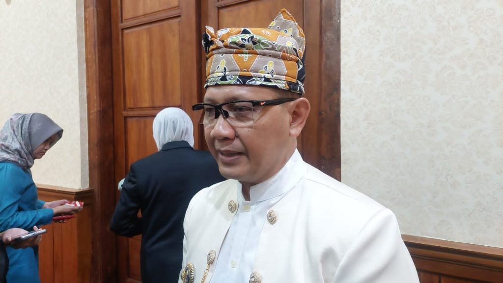 Khofifah Peraih Tiga Lencana