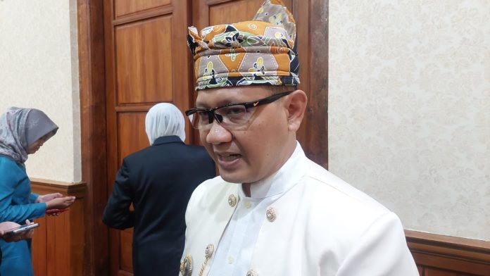 Khofifah Peraih Tiga Lencana